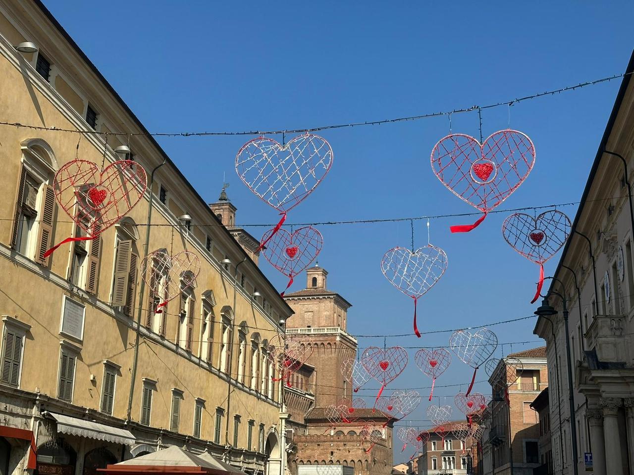 San Valentino, torna Ferrara in Love tra luminarie e addobbi romantici
