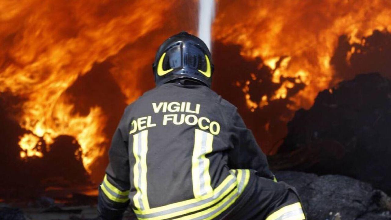 Sul posto sono intervenuti i vigili del fuoco (Foto di repertorio)
