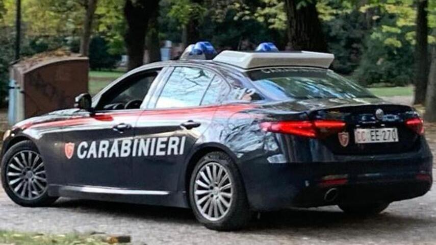 Il padre del giovane minacciato ha sporto denuncia ai carabinieri