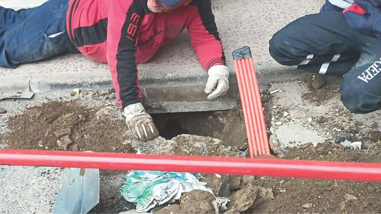 I lavori in un cantiere in una foto d'archivio