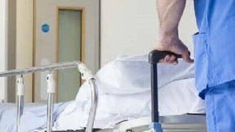 Lucca, padre morto dopo la caduta in ospedale: chiesto il risarcimento all’Asl