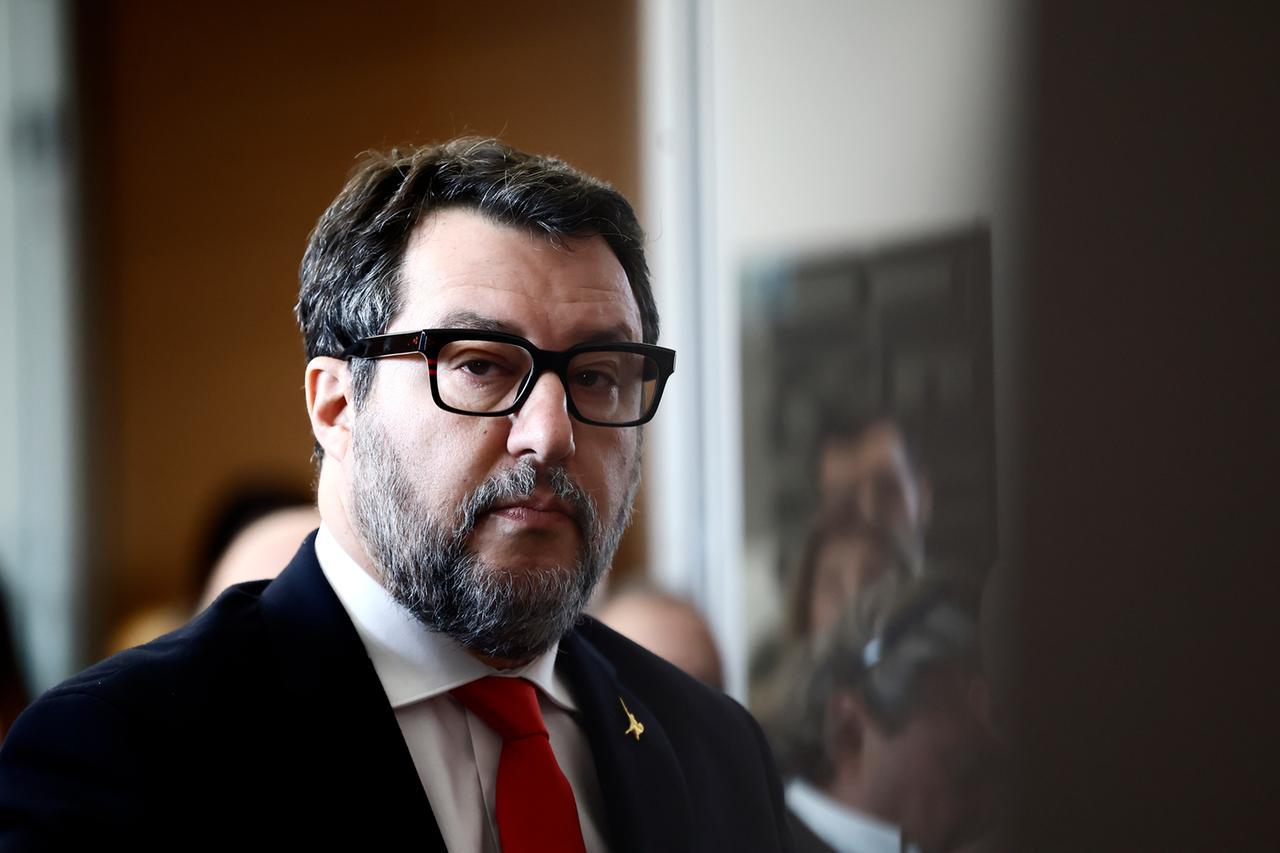 Insulti a Matteo Salvini nella chat di Fratelli d’Italia: «Ministro bimbominkia»