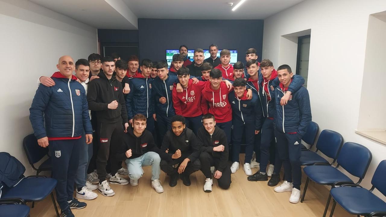 Il campione di Boxe Erittu incontra i ragazzi della Torres