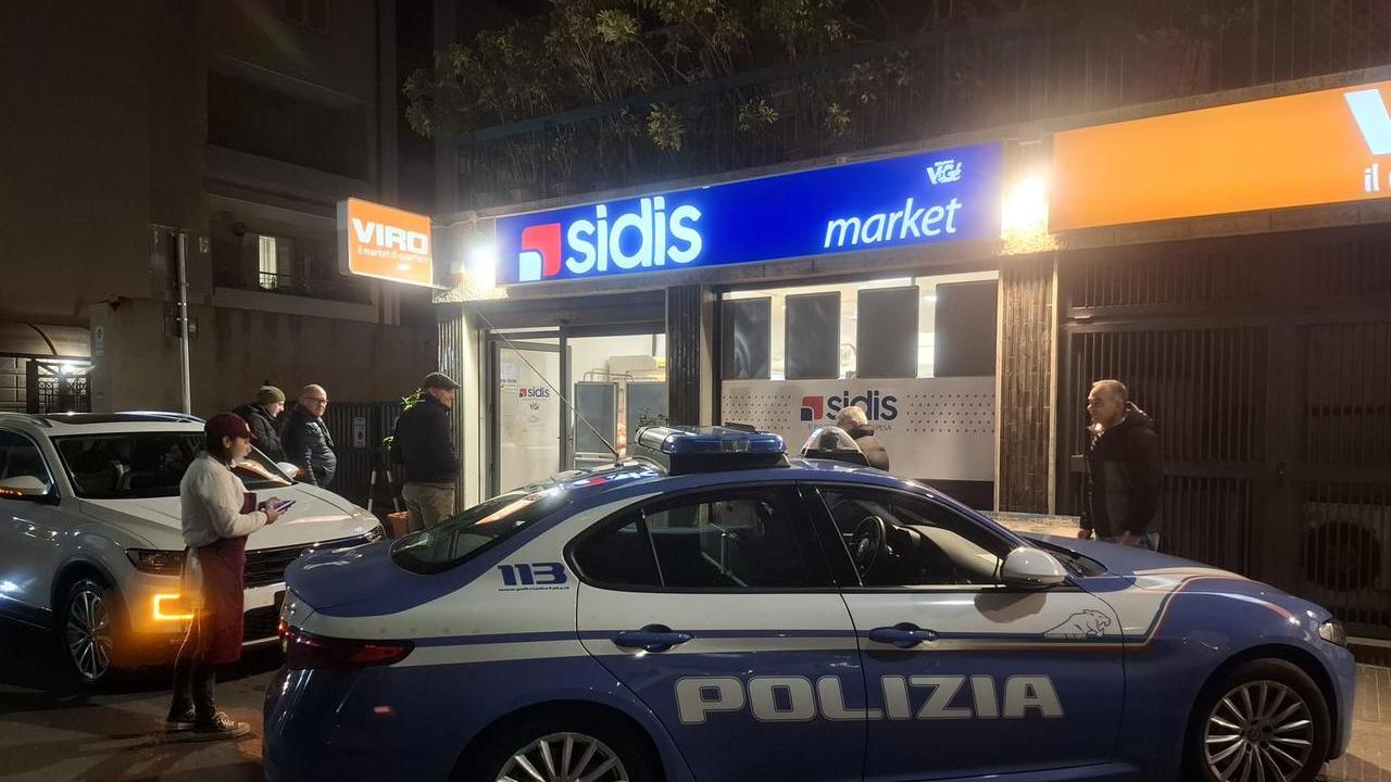 Entra con la pistola nel market a Sassari e fugge con l’incasso