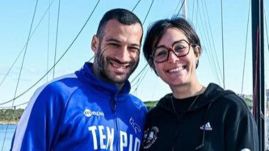 Volley, calcio e un anello al dito: Anna e Giovanni scelgono l’isola