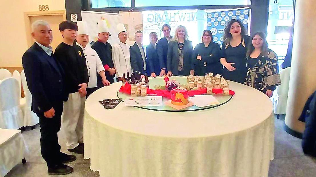 Patè di fegatini sul pane cinese: a Prato l’integrazione passa dalla cucina