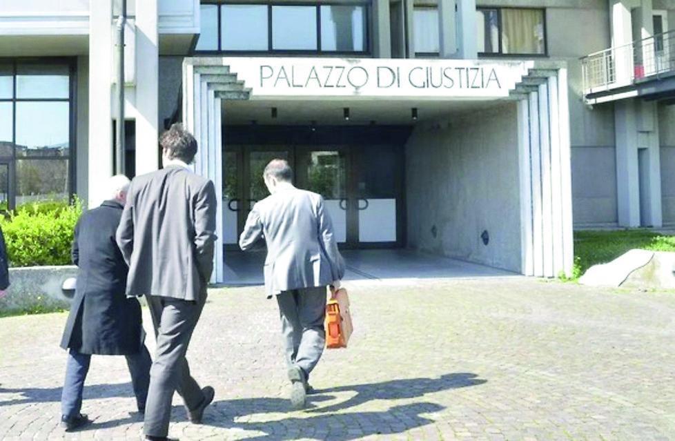 
	Prato, l'ingresso del Palazzo di giustizia

