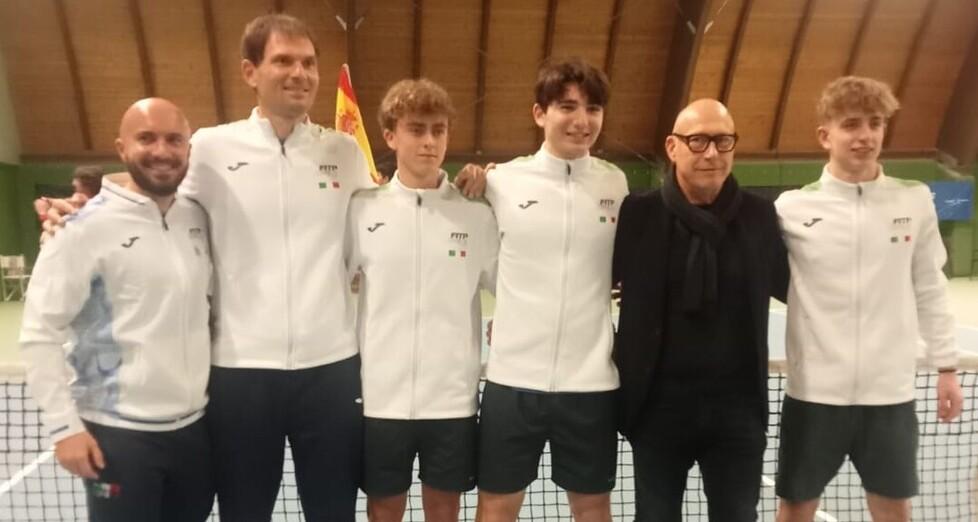 
	Il team azzurro con il presidente del Cere Corrado Ruspaggiari

