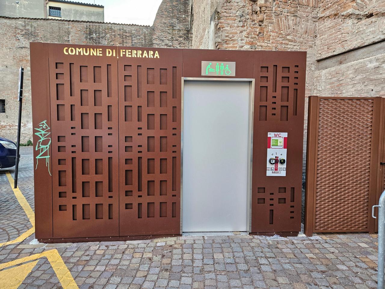 Ferrara, nuovo bagno in piazza Verdi: ecco quanto costerà l’utilizzo