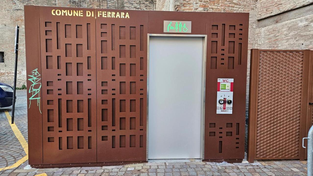 Ferrara, nuovo bagno in piazza Verdi: ecco quanto costerà l’utilizzo