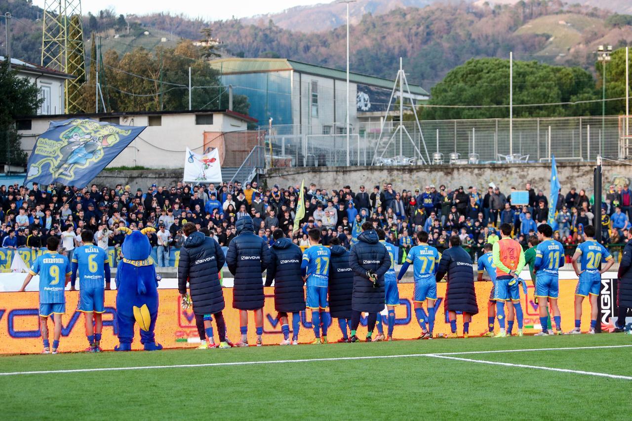 La squadra sotto la Curva Nord