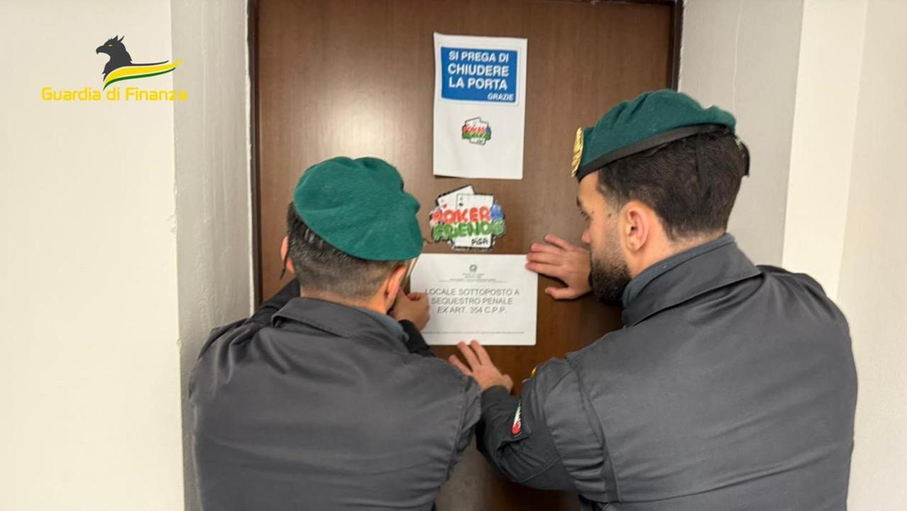 Pisa, giocavano a poker nella bisca: il blitz della Finanza a Ospedaletto. Poi il dissequestro