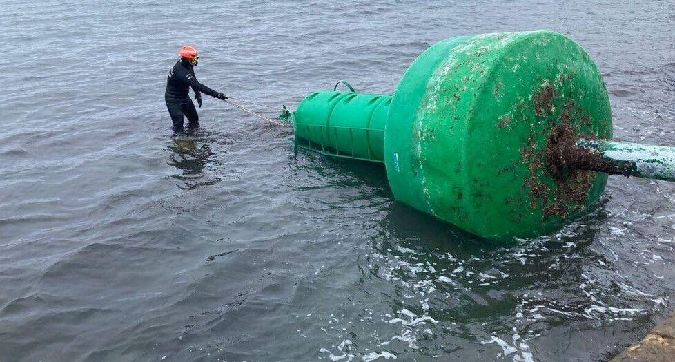 Quattro metri d’onda alla Bellana: «Così la boa è andata alla deriva»