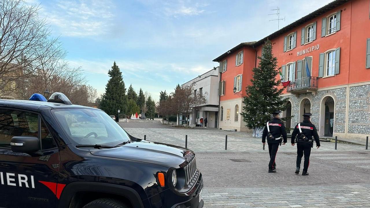 Lite in strada a colpi di manganello: feriti due uomini