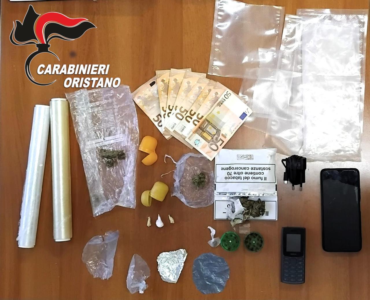 
	Il materiale sequestrato dai carabinieri a San Nicol&ograve; d'Arcidano

