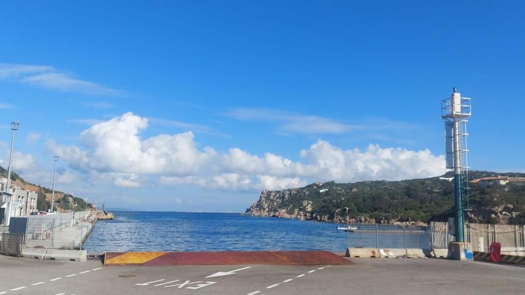 Stop ai traghetti Santa Teresa-Bonifacio: al porto affari ridotti a zero