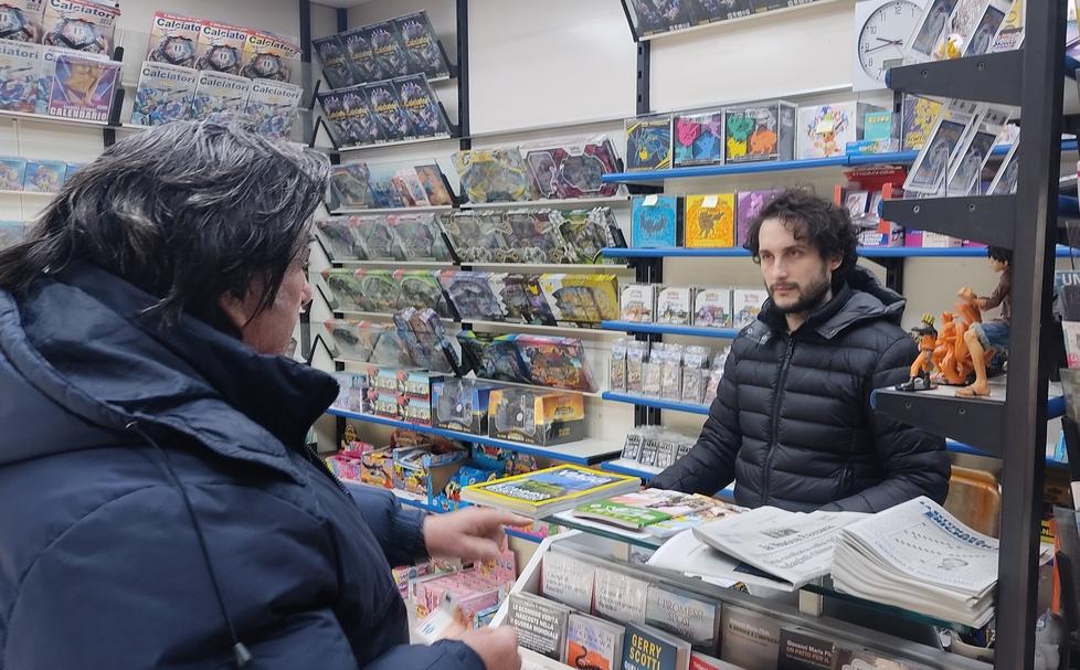 Sant’Agostino, trent’anni di edicola. Il titolare: «Rinnovarsi è importante»