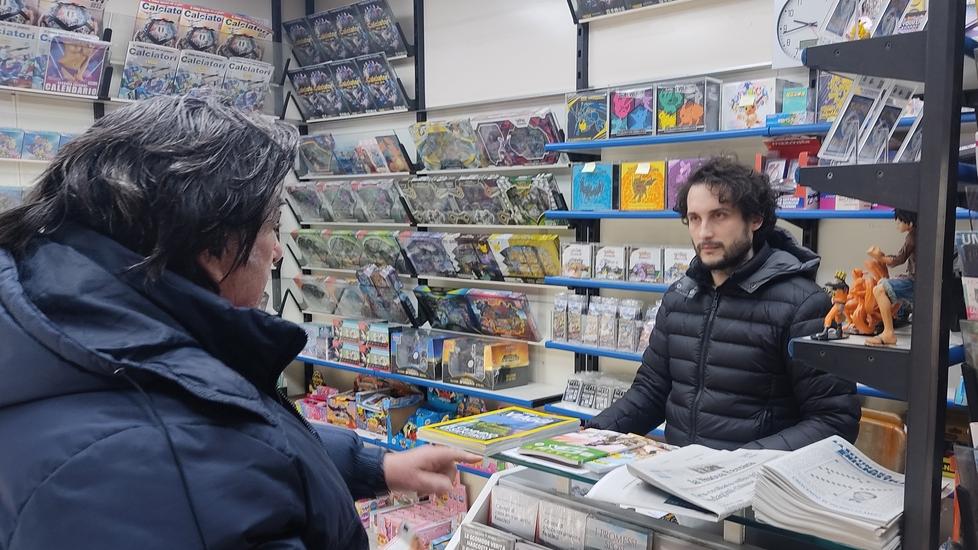 Sant’Agostino, trent’anni di edicola. Il titolare: «Rinnovarsi è importante»