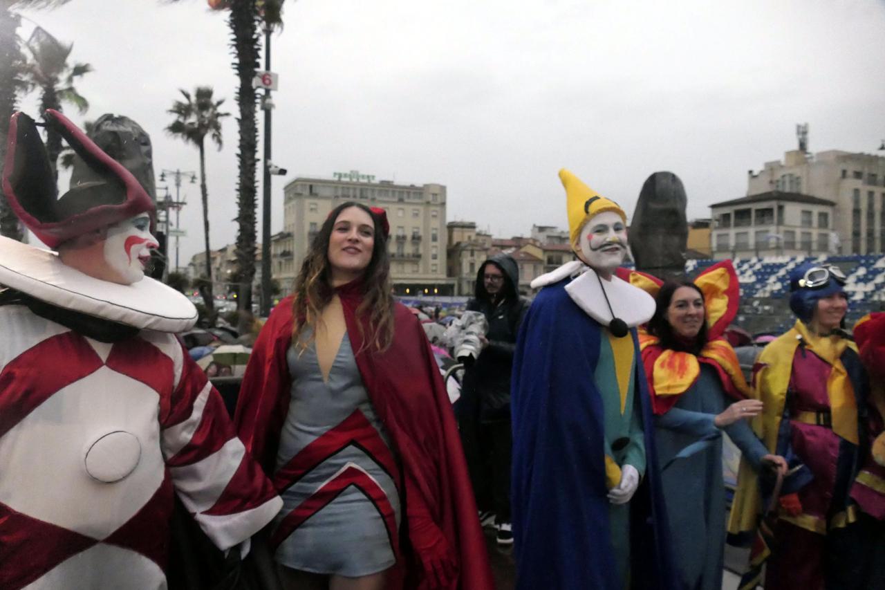 
	Viareggio: via al Carnevale 2025

