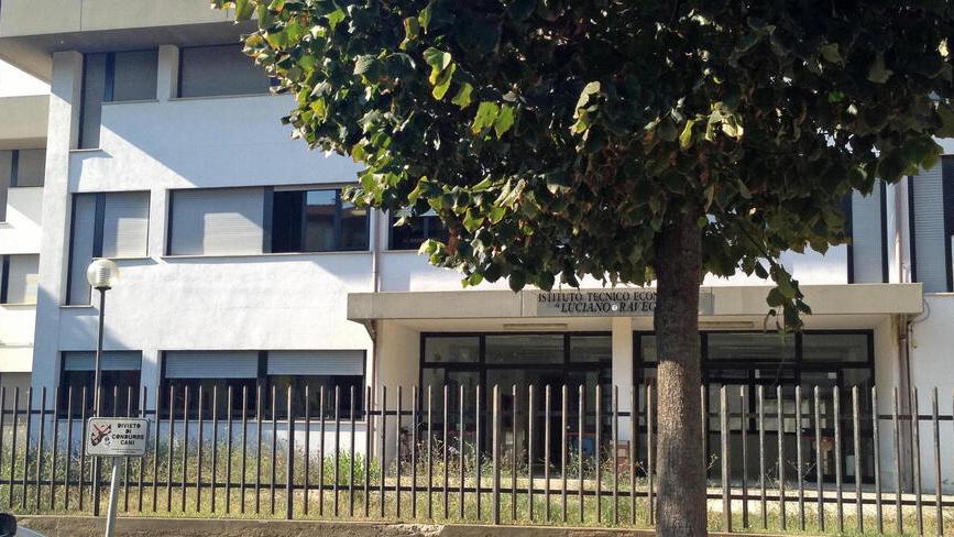 La scuola di Albinia dove la giovane ha accusato il malore