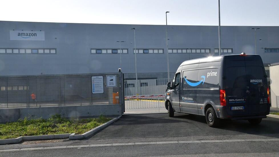 Un furgone per le consegne di Amazon