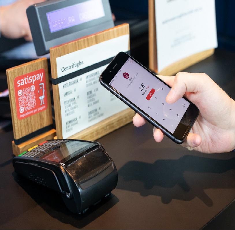 Satispay cambia rotta, arrivano le commissioni sui trasferimenti