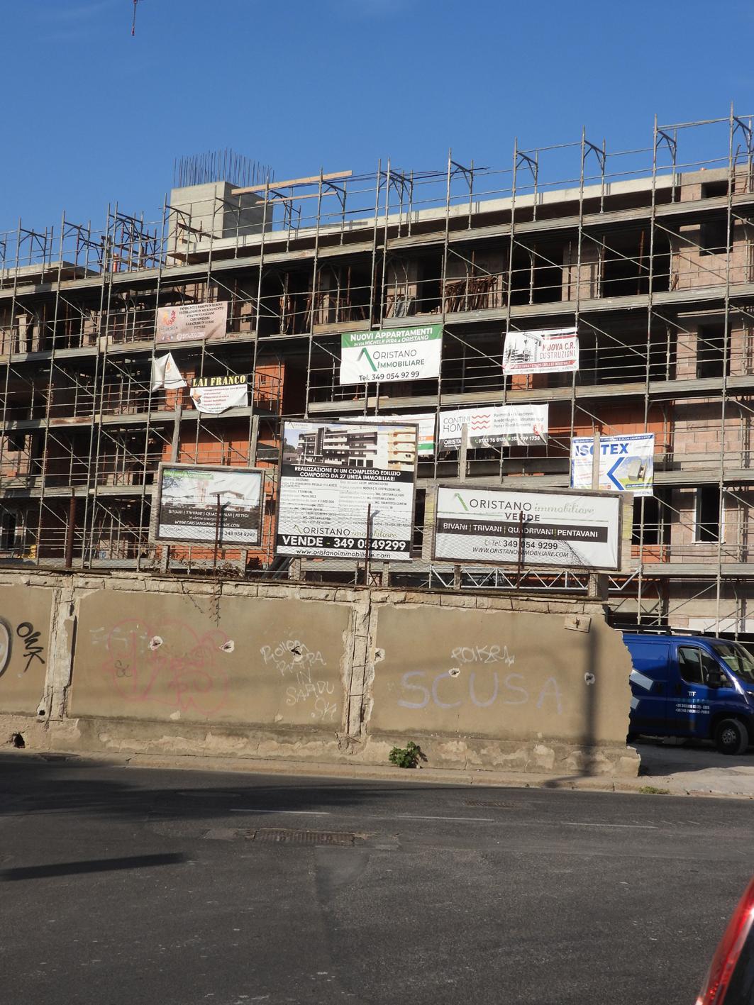 
	La palazzina in costruzione in via Michele Pira

