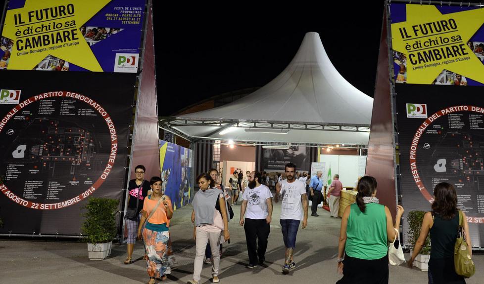 Pd in crisi tra tessere e divisioni In due anni iscritti dimezzati 