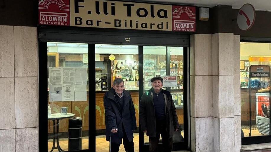 Da 53 anni al bancone, i Fratelli Tola abbassano la serranda