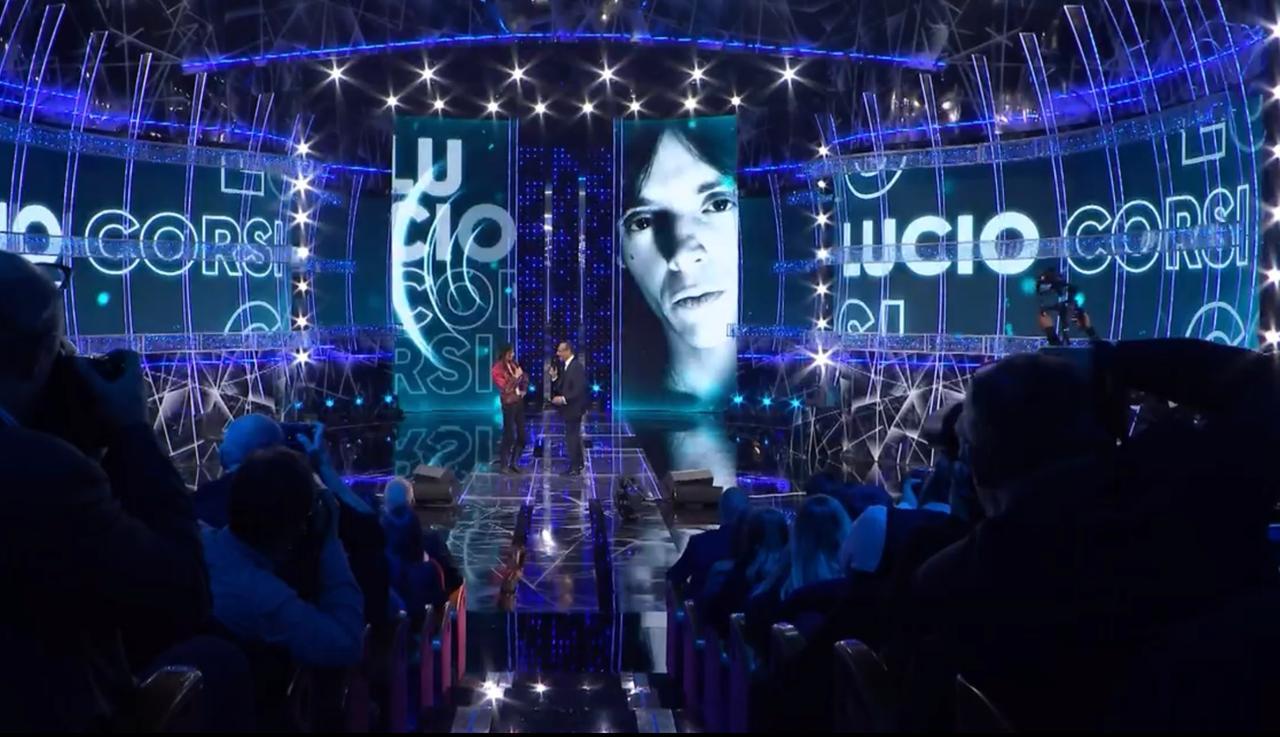 Lucio Corsi e il debutto a Sanremo, il padre: «Niente Ariston, tiferemo per lui dalla tv»