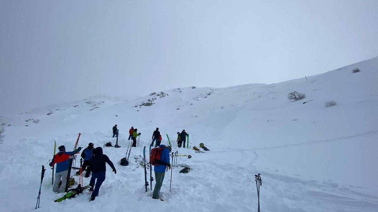 Valanga sul Monte Cusna travolge 4 scialpinisti, due sepolti dalla neve: tutti in salvo