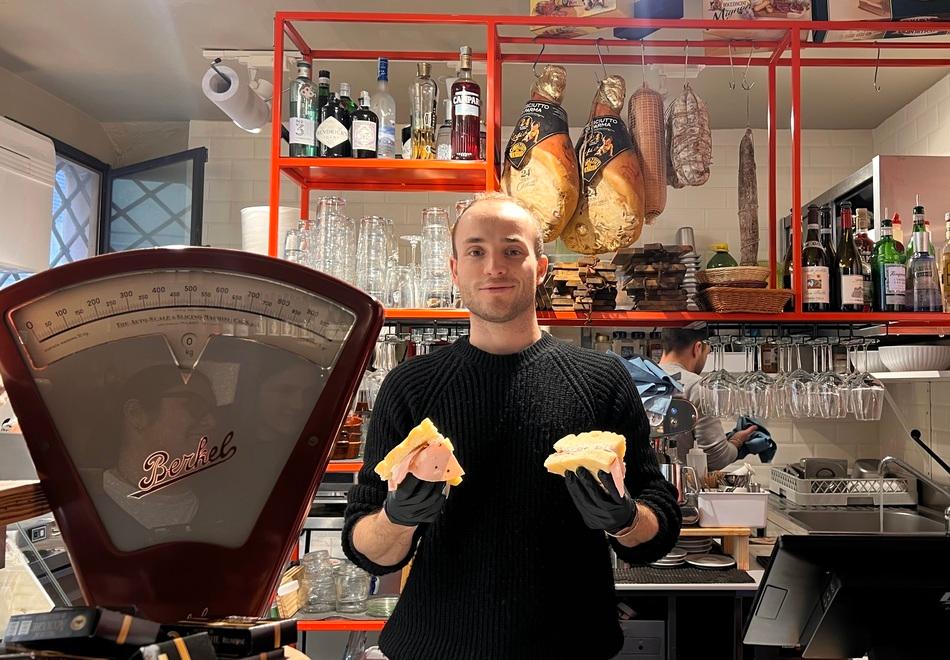 
	Stefano Maggi nella sua bottega "Taglio"

