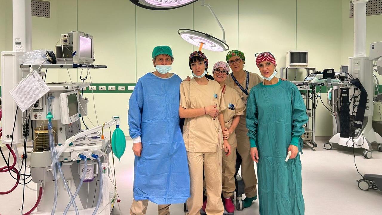 Il personale dell’Oculistica in sala operatoria al “San Luca”