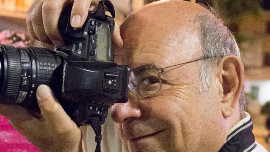 Muore a 75 anni ma non ha parenti e il funerale è bloccato. Gli amici: «Vogliamo dare l’addio a Giovanni»