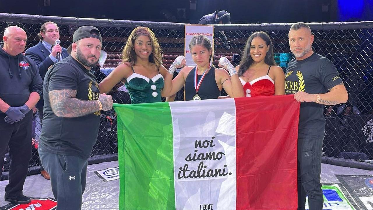 Emma Baschieri dopo la vittoria e, a destra, papà Roberto