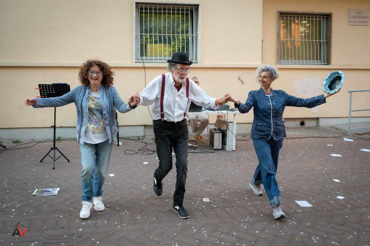 Freak show: cabaret, danza e canzoni L’ironia contro il gioco d’azzardo