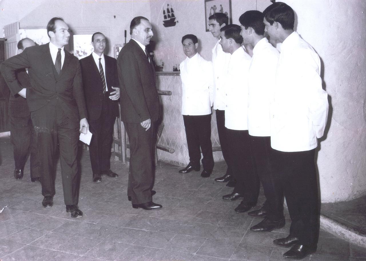 
	L'inaugurazione della scuola con l'Aga Khan (a sinistra)

