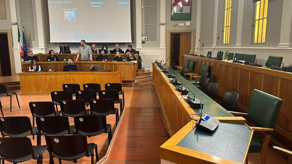 Ferrara, l'opposizione esce dal Consiglio comunale e Fabbri annuncia: «Terzo mandato»<br type="_moz" />