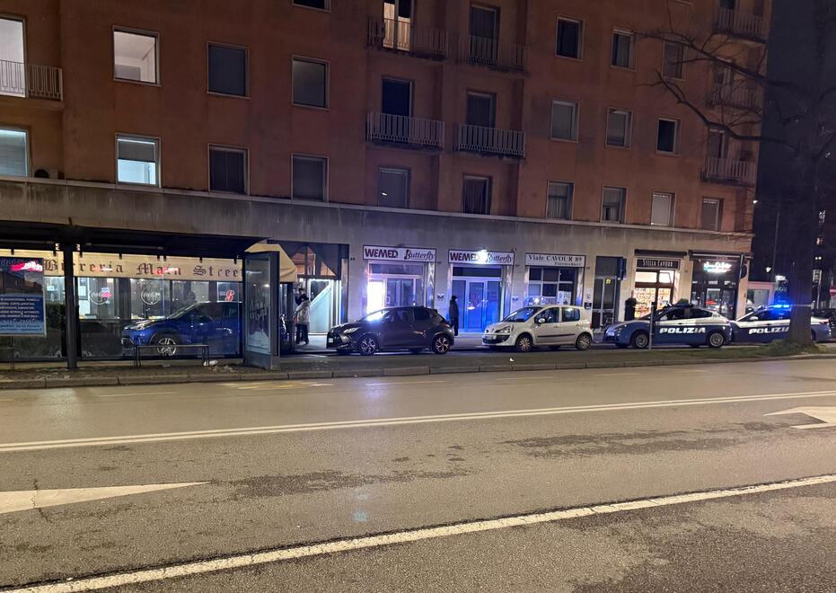 Ferrara, scippata sull’autobus: due donne si nascondono nel pub