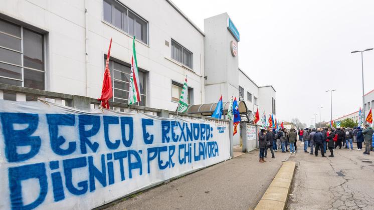 Un centinaio al presidio Berco e oggi altre quattro ore di sciopero<br type="_moz" />