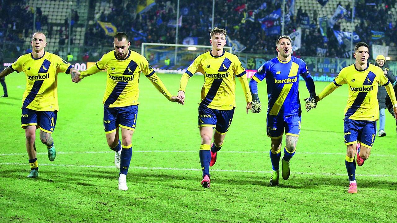 Le maglie dei giocatori del Modena saranno in vendita nello store