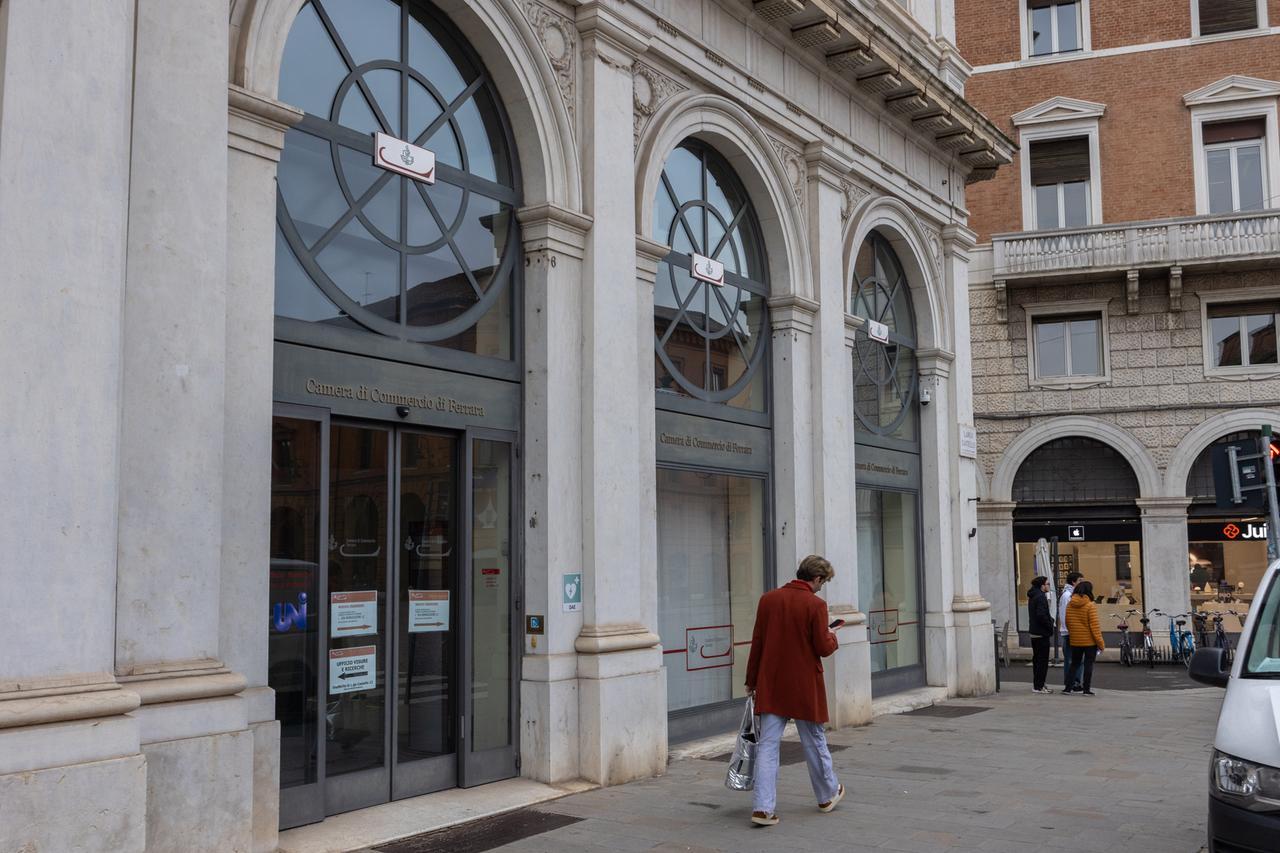 Ferrara, calano le imprese: 197 in meno tra agricoltura, negozi e industrie