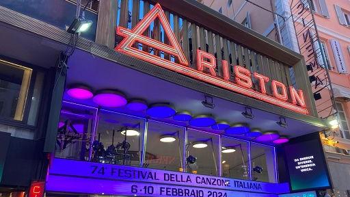 Fare tardi per vedere Sanremo, il neurologo: i rischi e la differenza tra “allodole” e “gufi”