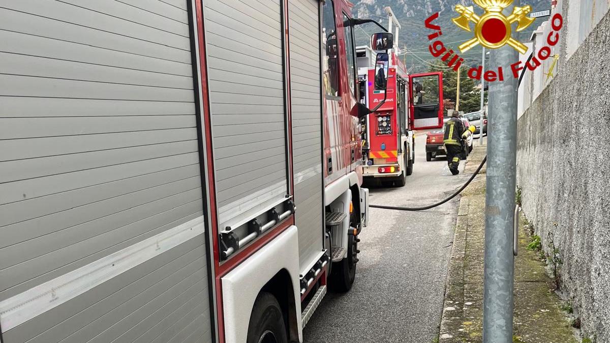 L'intervento dei Vigili del fuoco in via Fala 'e Nodi