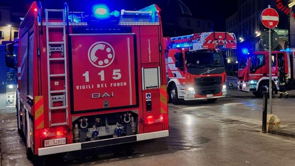 Corto circuito in una palazzina a Sassari: 18enne colpito da una scarica elettrica in doccia