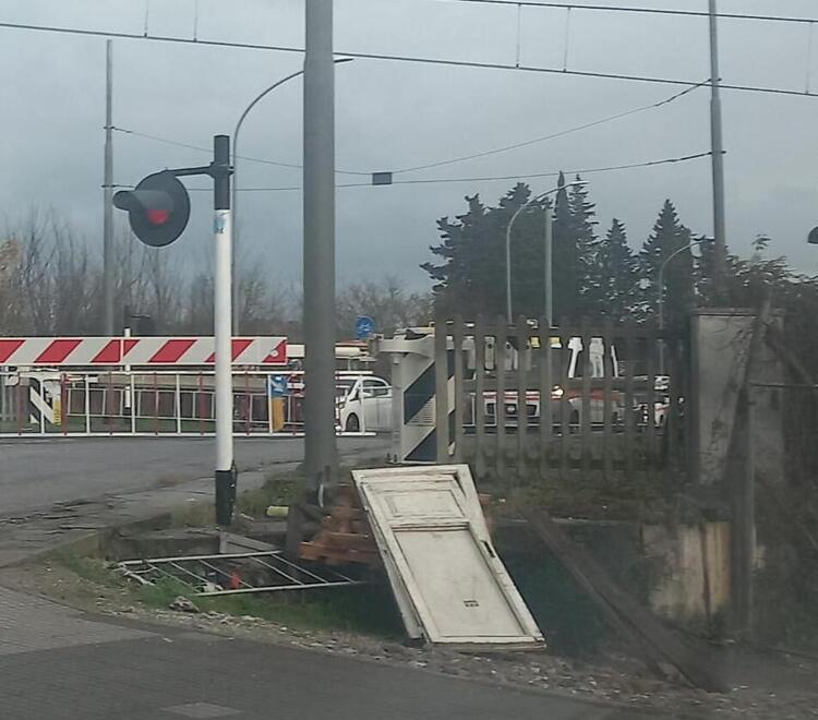 
	L'ambulanza ferma

