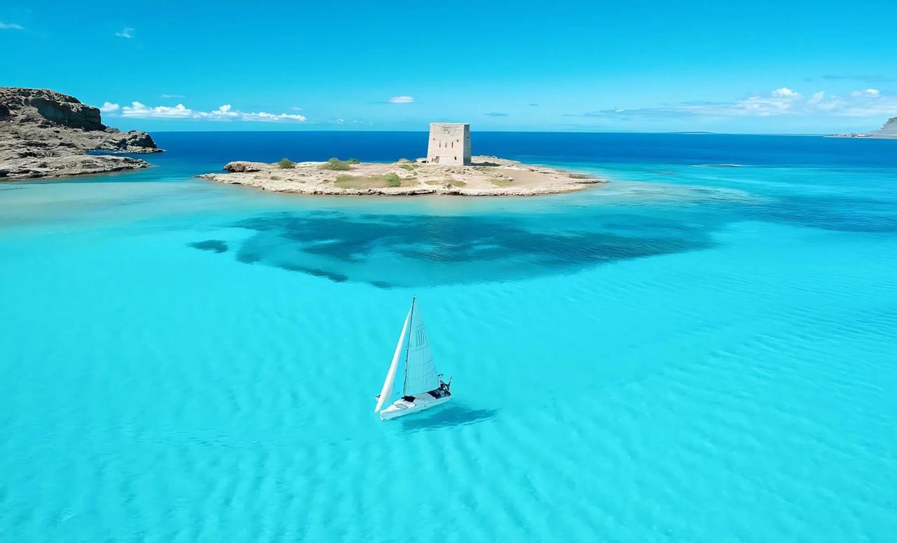 Stintino, la Torre della Pelosa diventa un cubo: l’errore dell’IA su un portale di viaggi