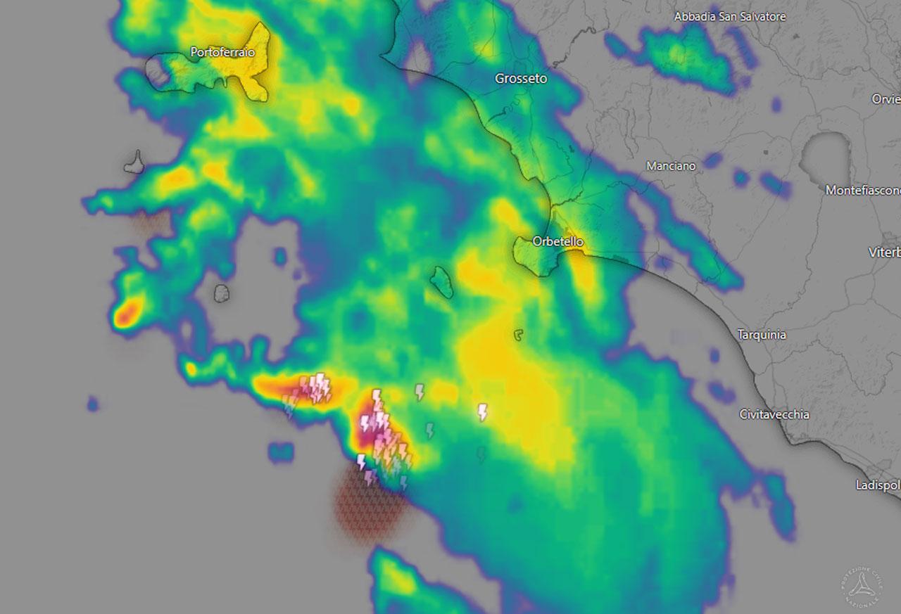 Maltempo in Toscana, in arrivo il peggioramento: le zone più a rischio. Allerta arancione prolungata