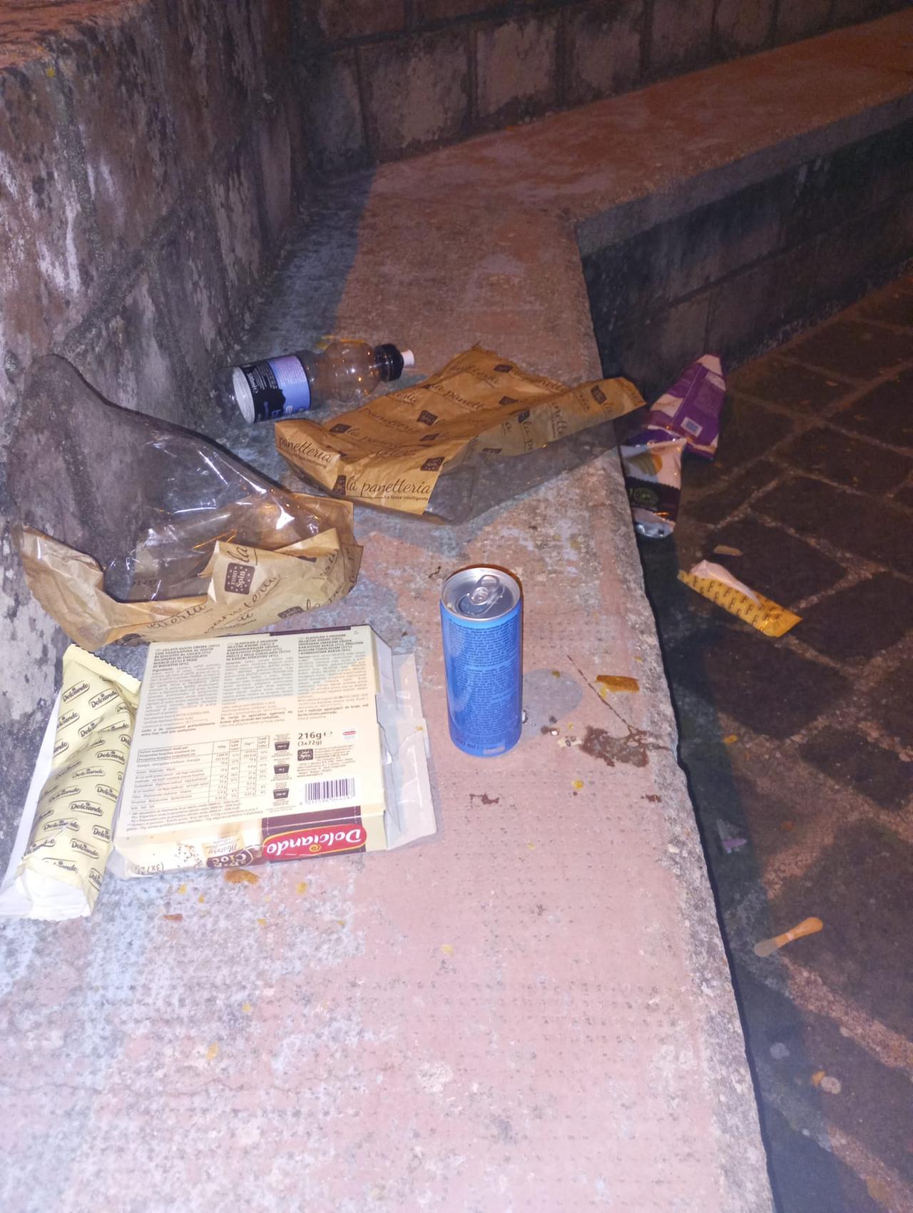 Il sindaco: «Non c’è una baby gang, sono gesti isolati» ma alcuni giovani sono finiti anche dai carabinieri