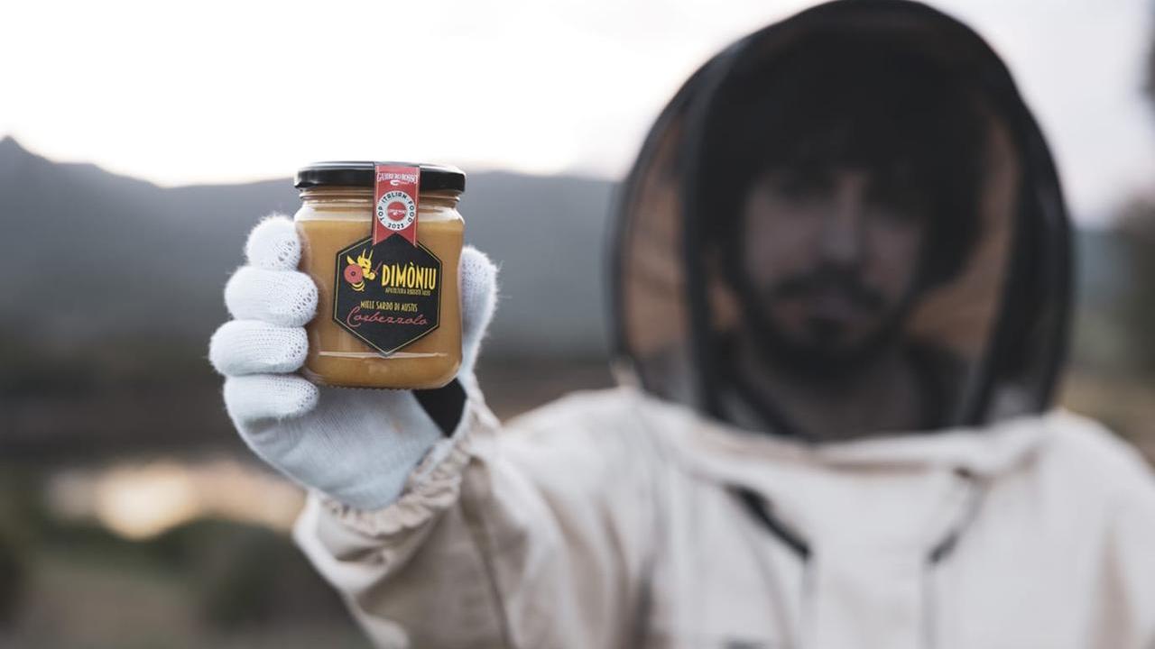 Lecca lecca, torrone, cosmetici: le mille forme del miele di Austis